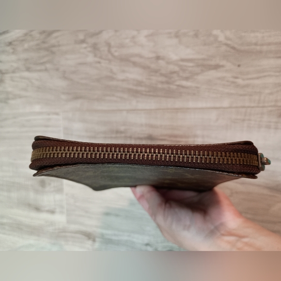 Rare LOUIS VUITTON Monogram Round Zip Passport Case Card Eclair Wallet - Picture 4 of 12